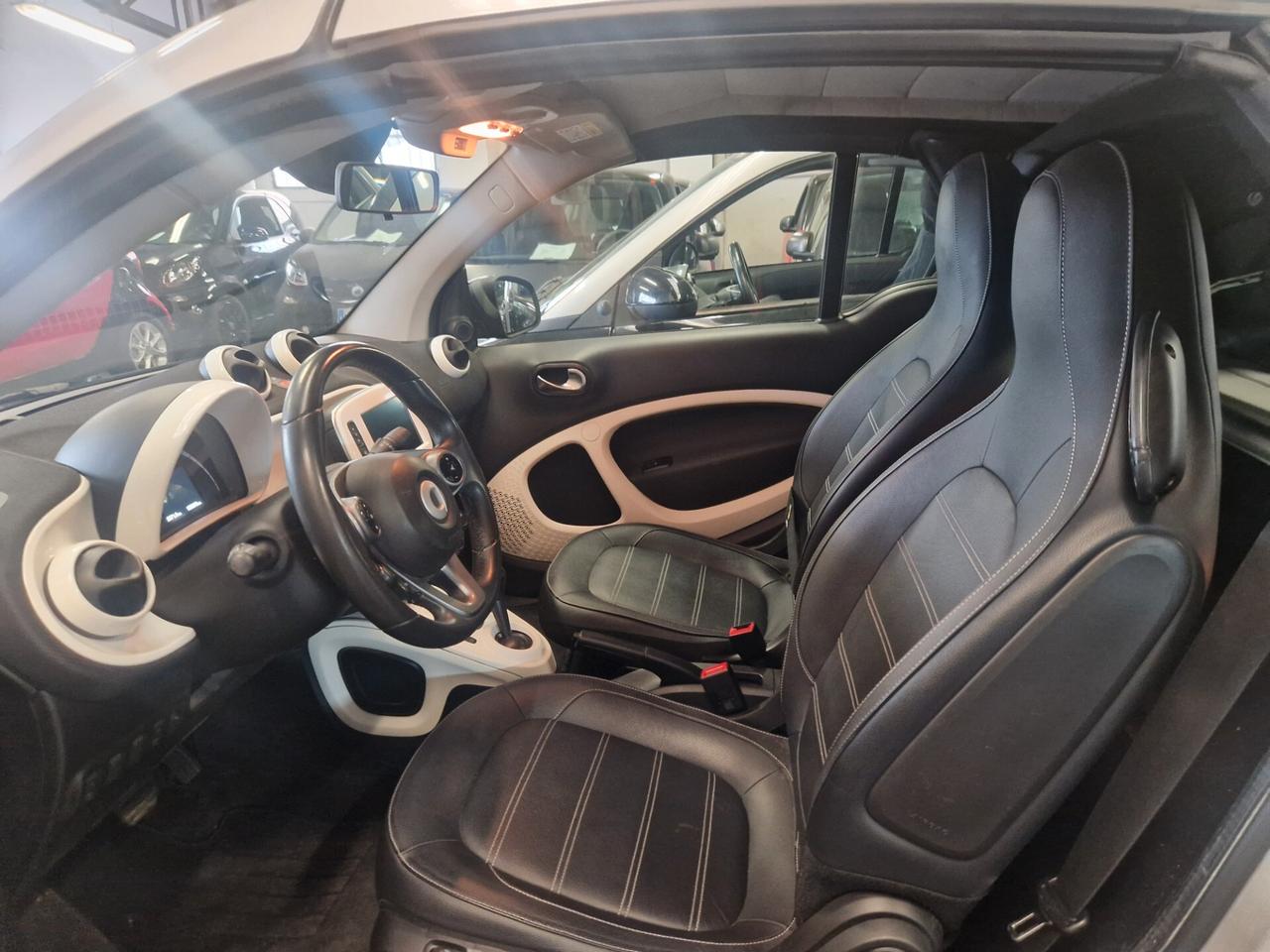 Passion cabrio strafull pelle navi telecamera sensori
