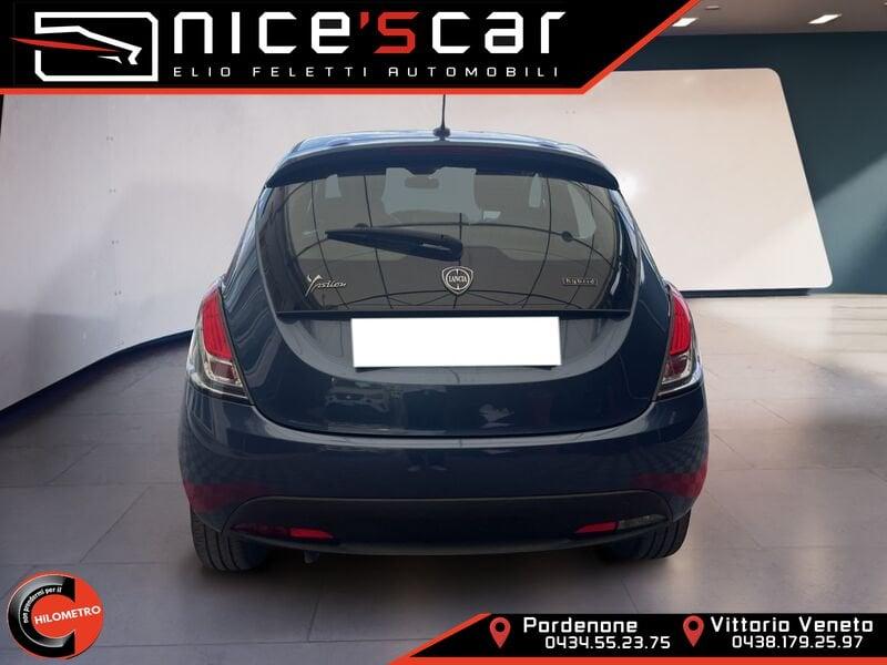 Lancia Ypsilon Ypsilon 1.0 FireFly 5 porte S&S Hybrid Ecochic Silver