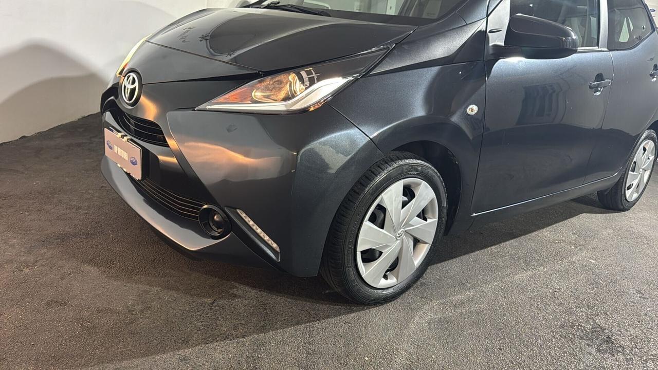 Toyota Aygo 1.0 72 CV 5 porte x-trend