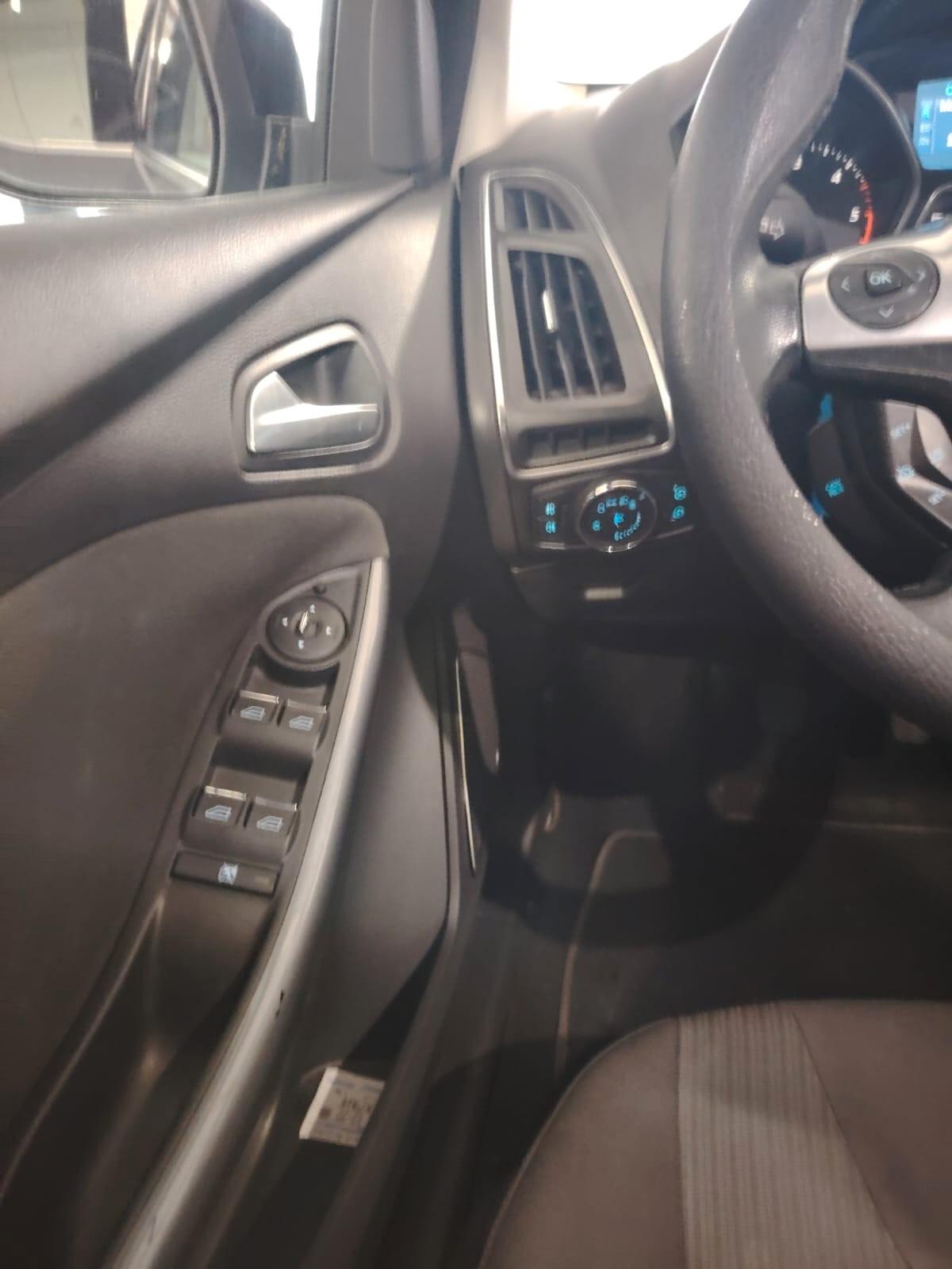 Ford Focus look ST LINE