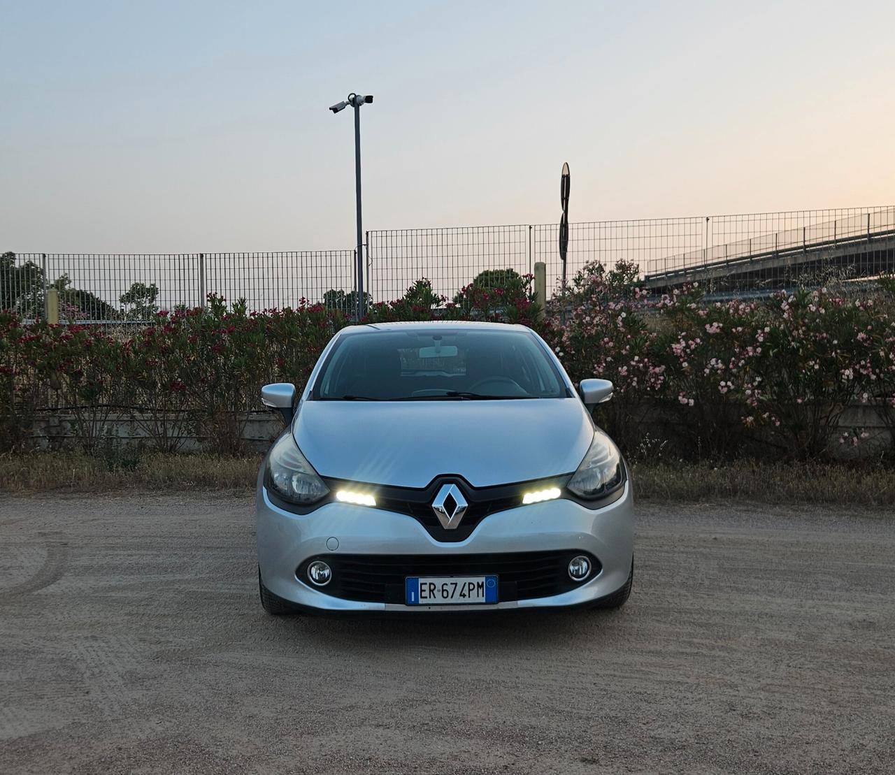 Renault Clio 1.2 75CV 5P Costume National