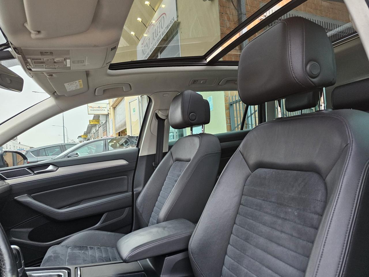 Volkswagen Passat Variant 2.0 TDI 190cv 4Motion*DSG*Navi*Tetto*Bi-Xeno*Cockpit*Euro6*