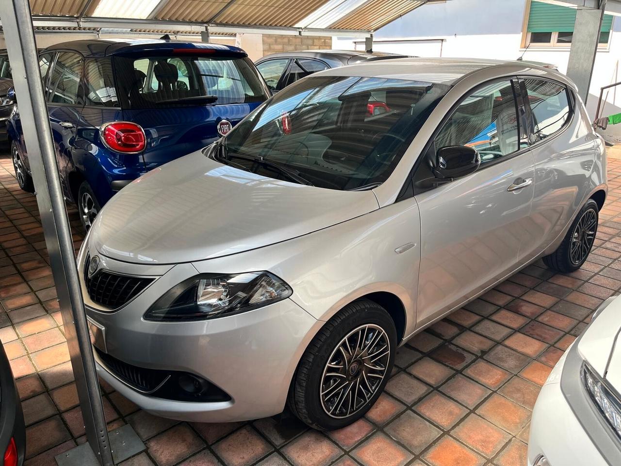 Lancia Ypsilon 1.0 FireFly 5 porte S&S Hybrid Ecochic Gold