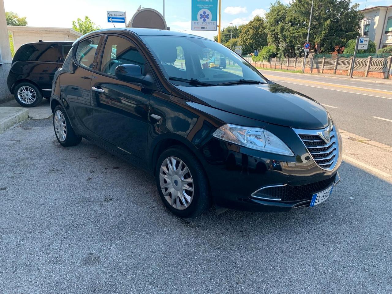 Lancia Ypsilon 1.2 69 CV S&S Silver Neopat.