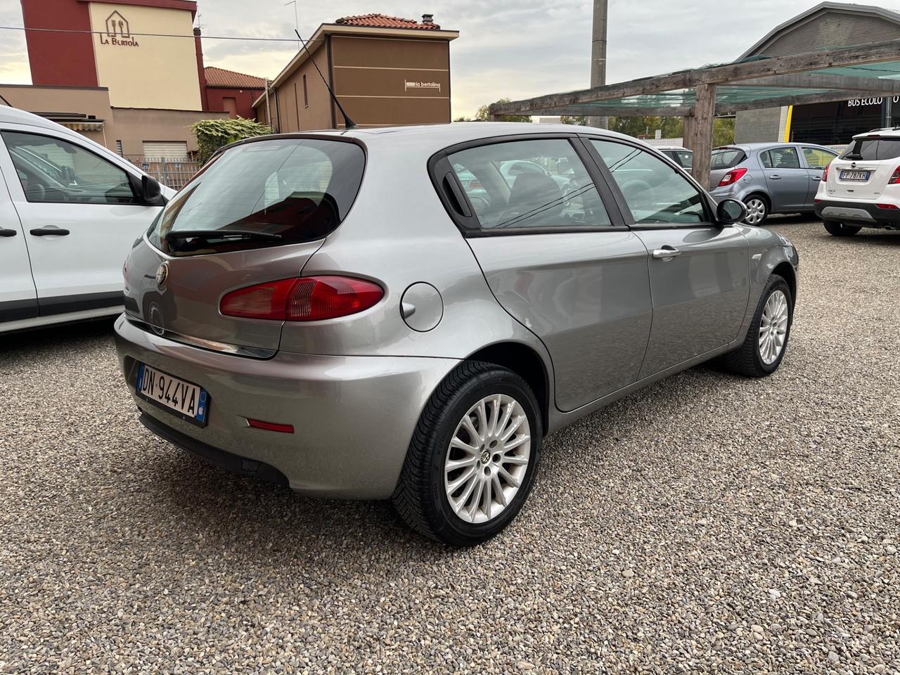 Alfa Romeo 147 1.9 JTD (120) 5 porte Distinctive
