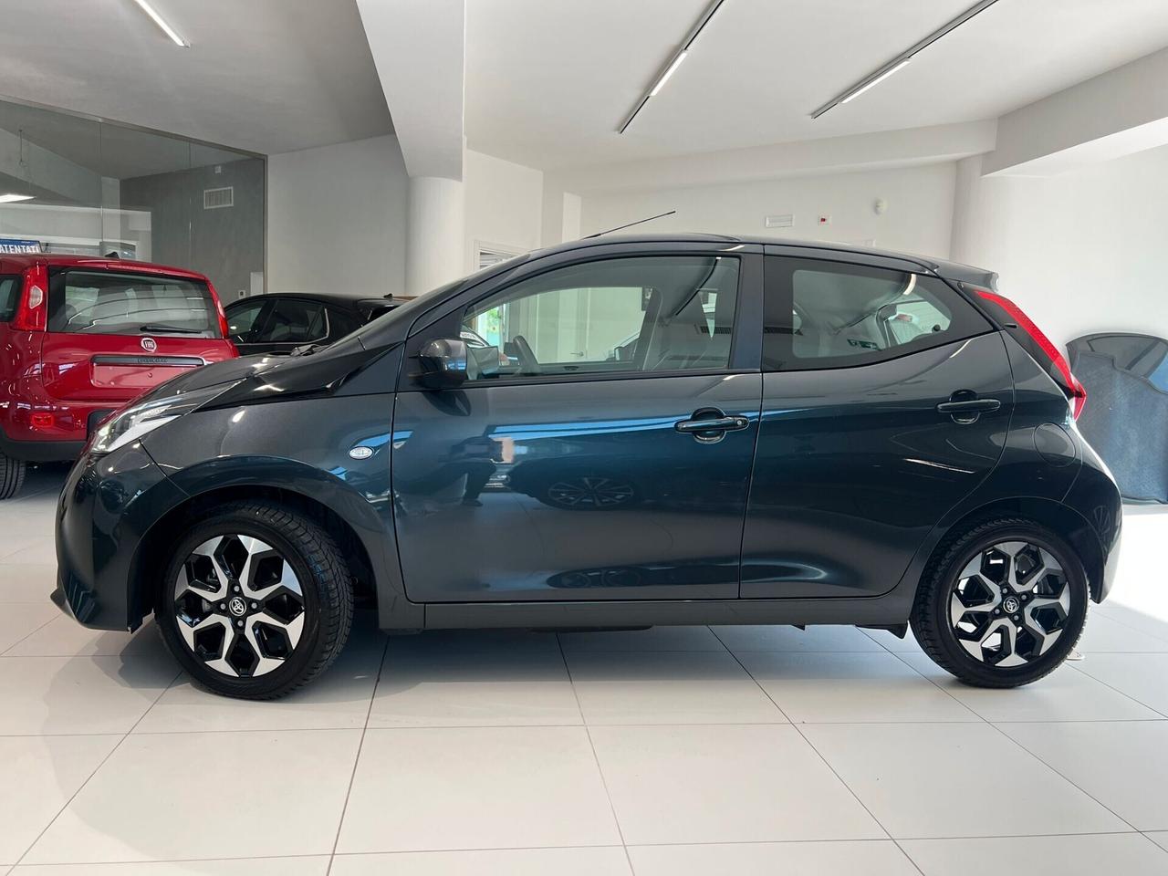 Toyota Aygo Connect 1.0 VVT-i 72 CV 5 porte x-fun