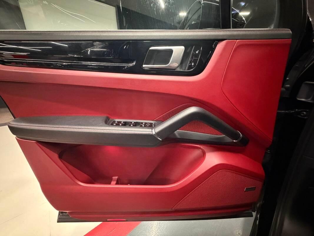 Porsche Cayenne 3.0 e-hybrid tiptronic