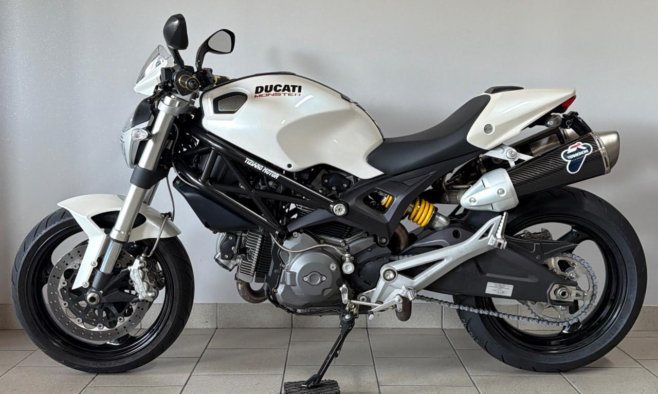 Ducati Monster 696
