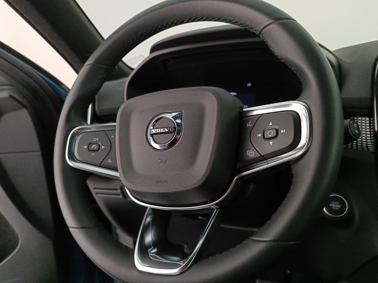 VOLVO XC40 2023 - XC40 2.0 b3 Core auto