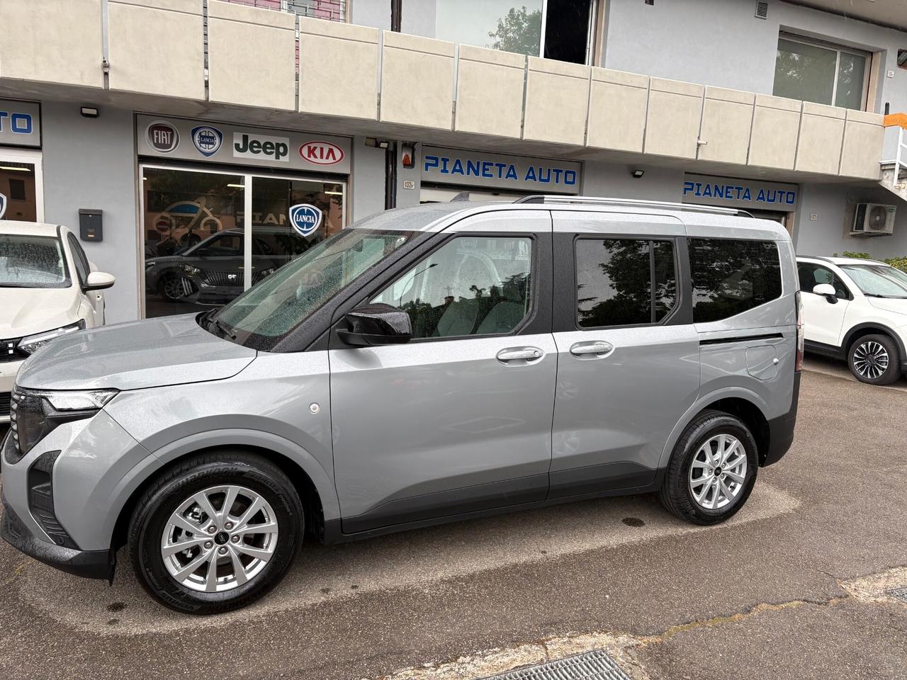 Ford Tourneo Courier 1.0 EcoBoost Titanium
