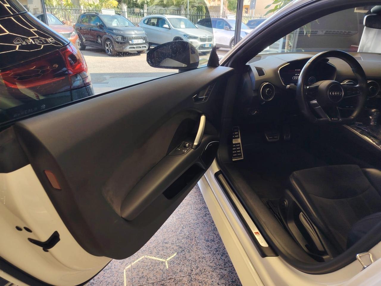 Audi TT Coupé 1.8 TFSI S tronic line