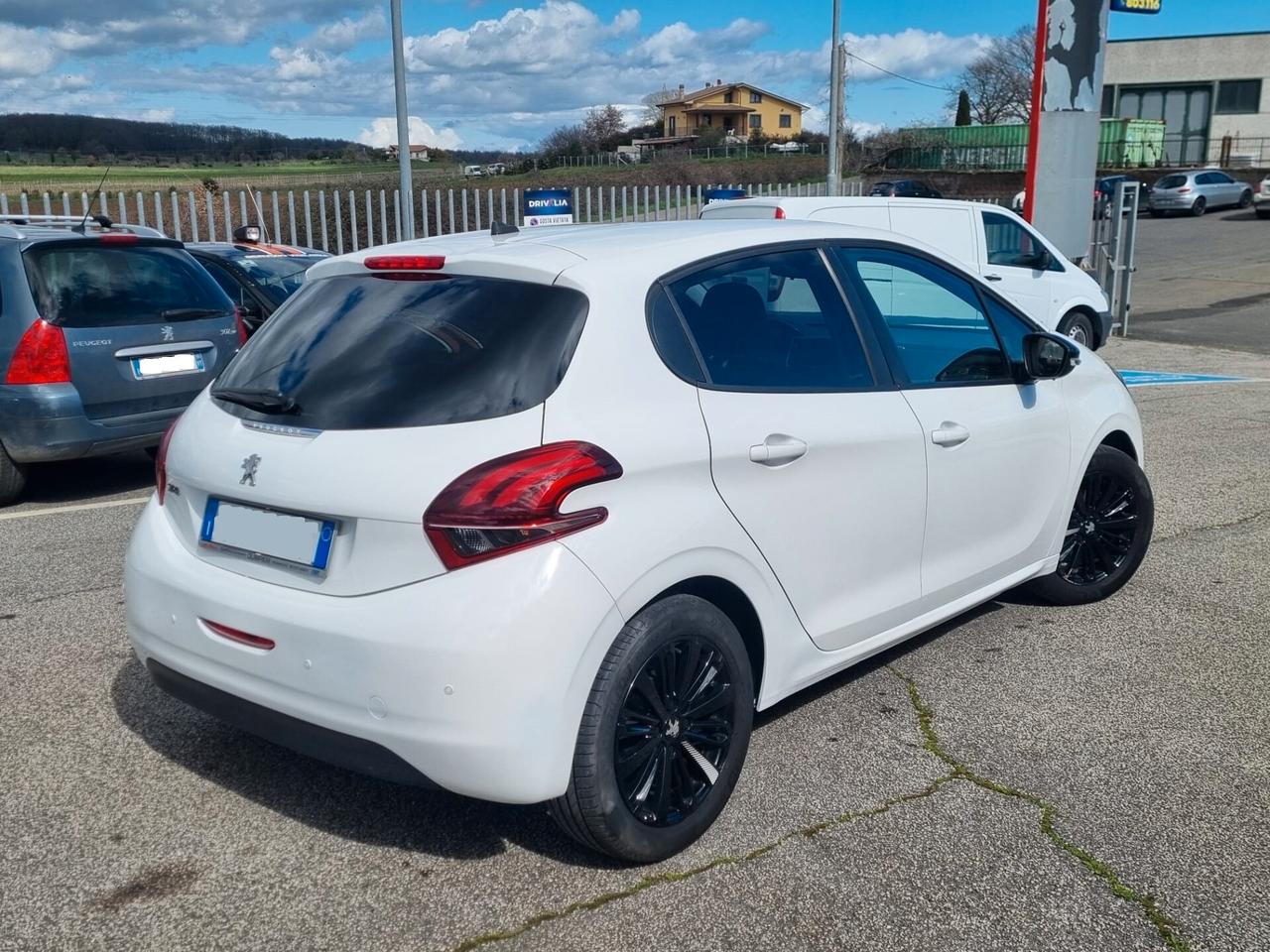 Peugeot 208 PureTech 82 5 porte Allure