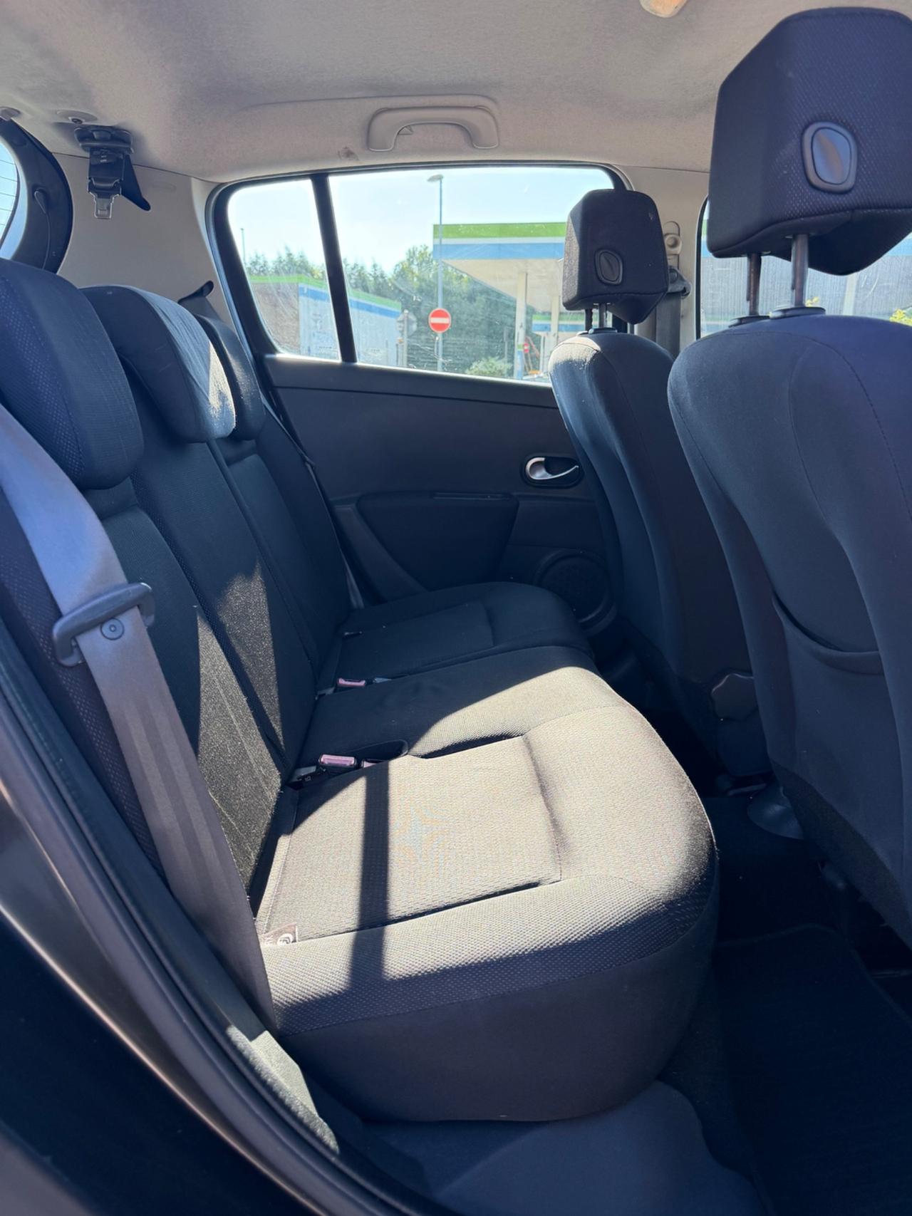 Renault Clio 1.2 16V 5 porte Dynamique