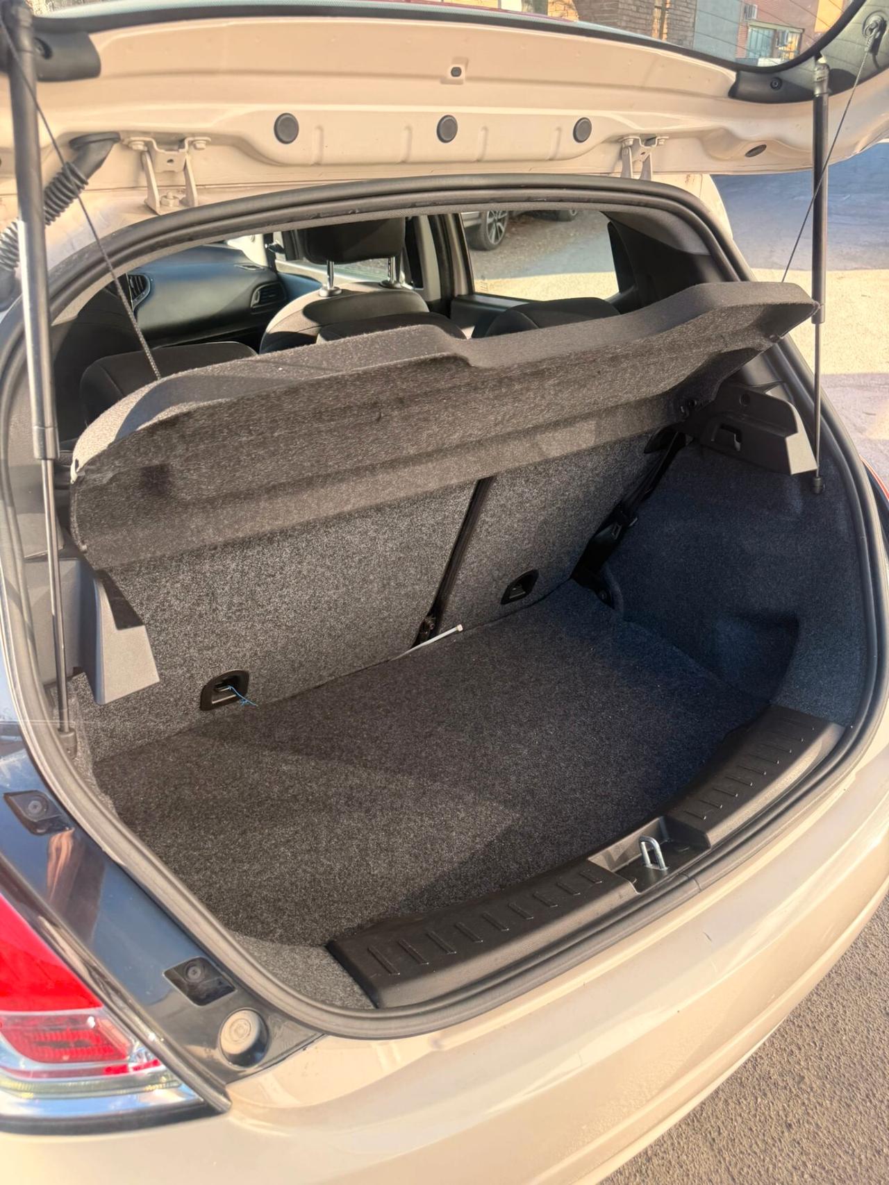 Lancia Ypsilon 1.2 69 CV 5 porte GPL Ecochic Silver