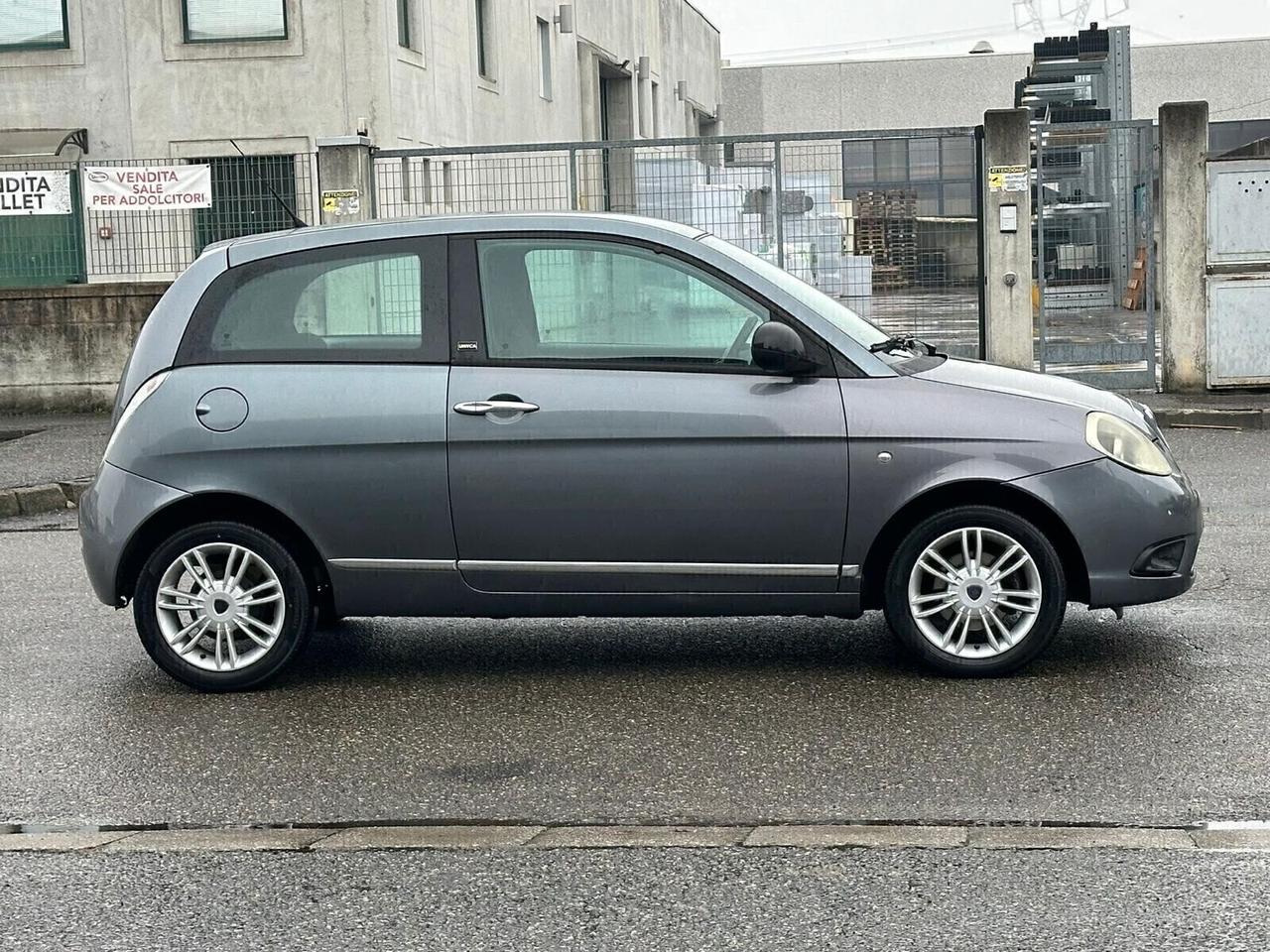 Lancia Ypsilon 1.3 MJT 75 CV Unyca