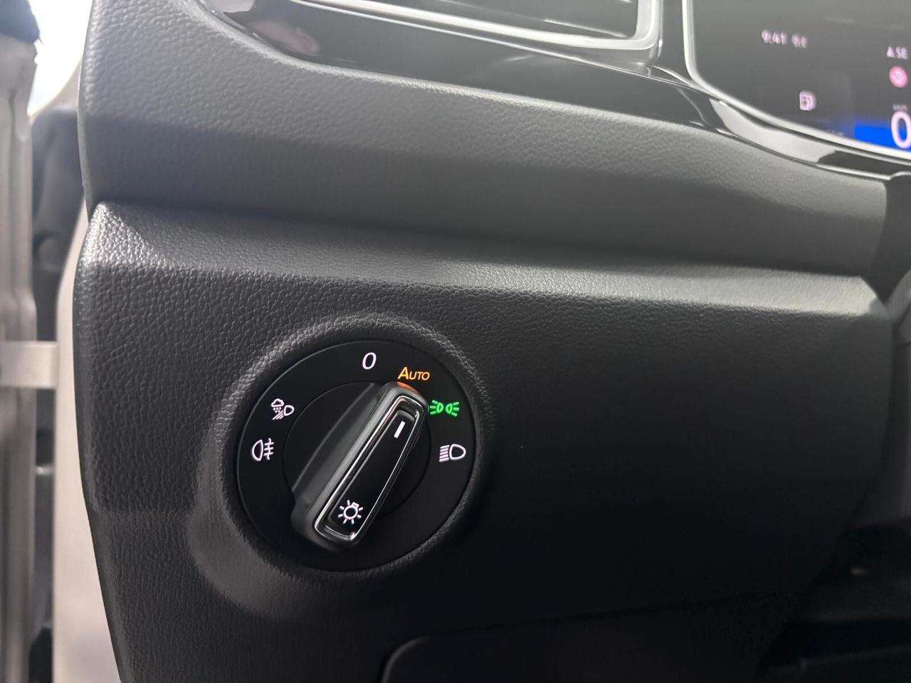 VOLKSWAGEN T-ROC 2.0 TDI R-LINE RETRO-NAVI-LED
