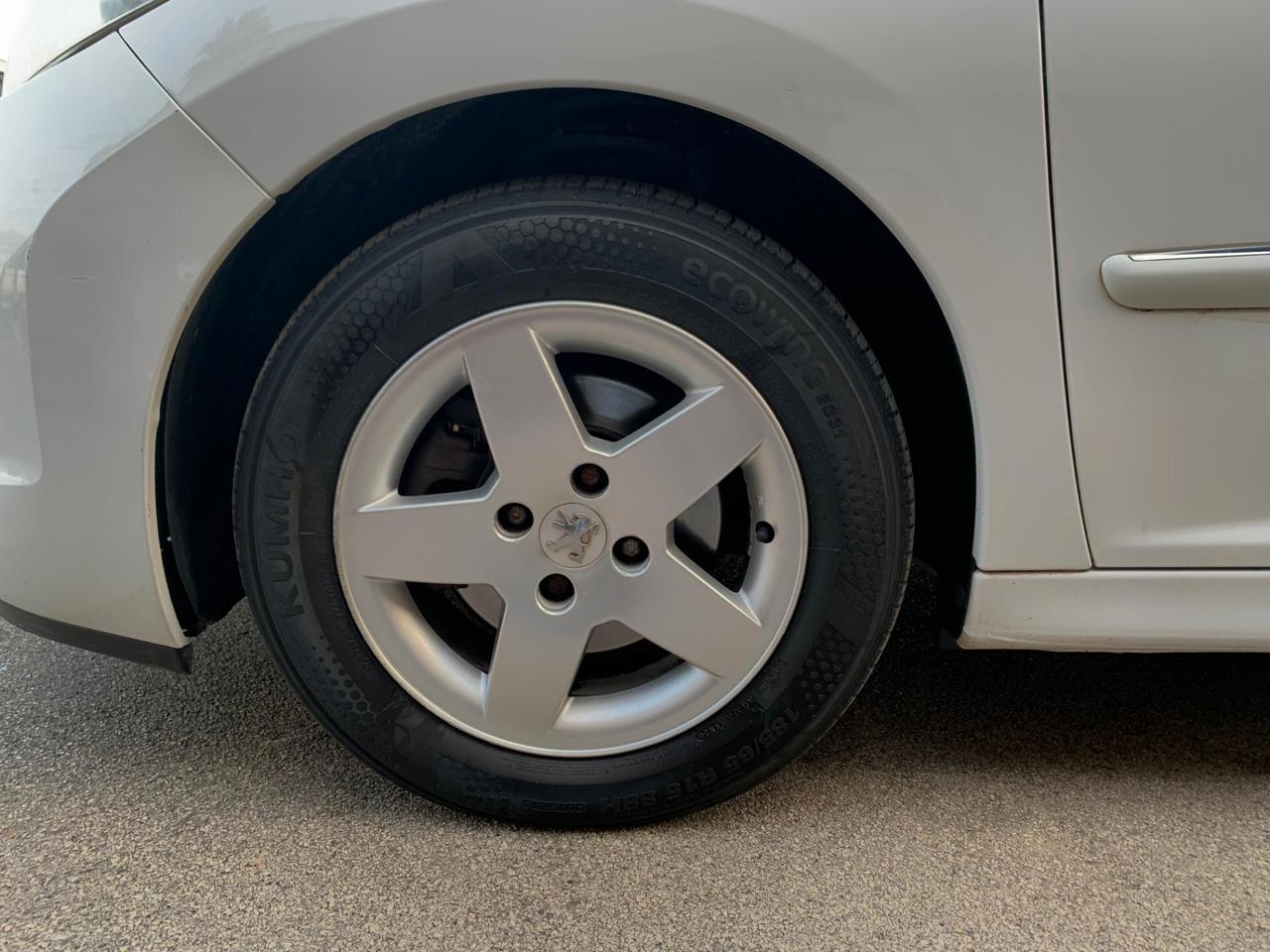 Peugeot 207 1.6 HDi 90CV 5p. 99g