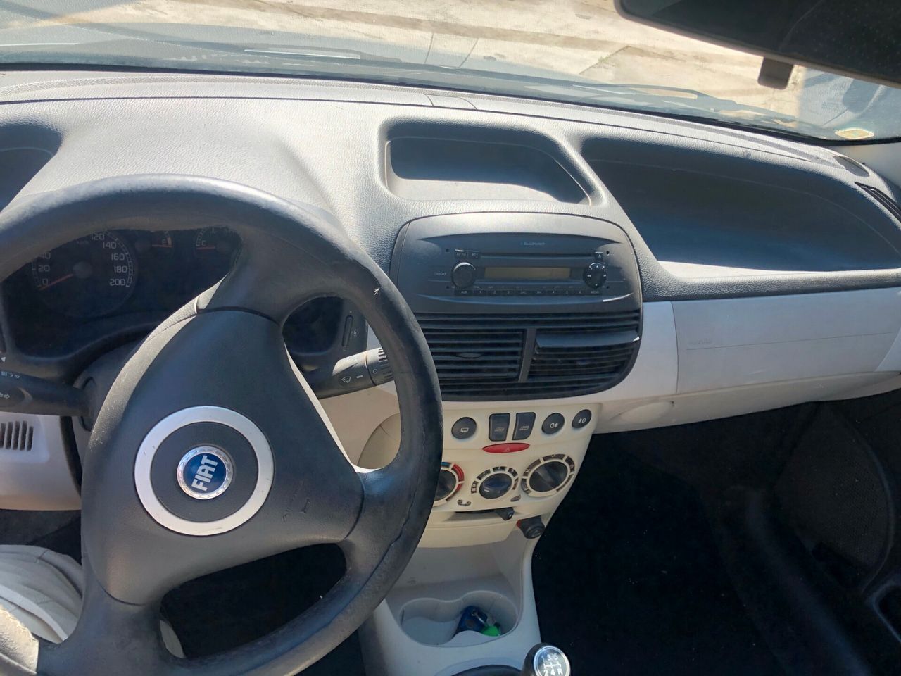 Fiat Punto 2005 photo 2