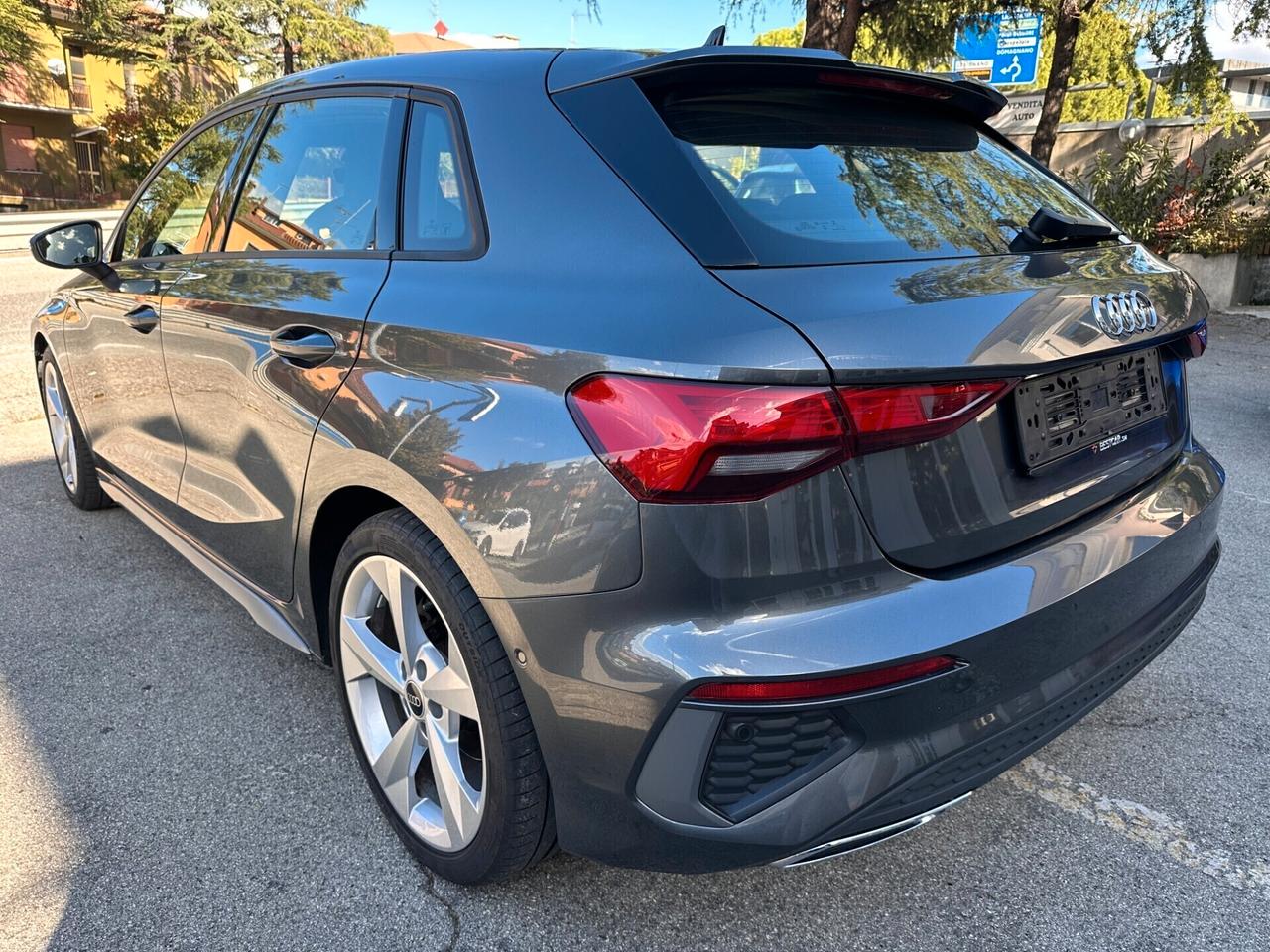 Audi A3 Sportback 30 TDI S tronic S Line / PANORAMA / R18 / VIRTUAL NAVI