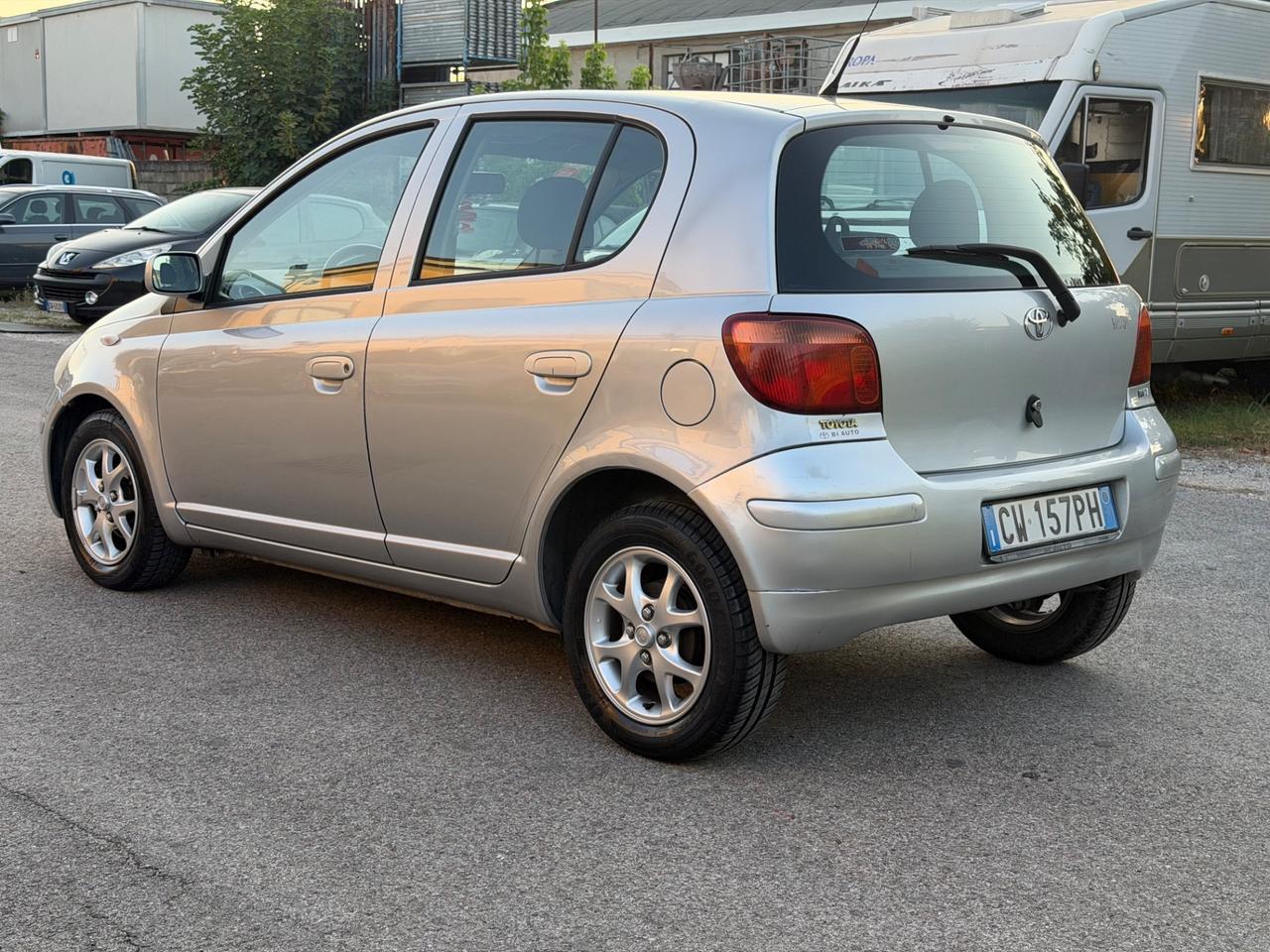 Toyota Yaris 1.3i 16V cat 5 porte Sol