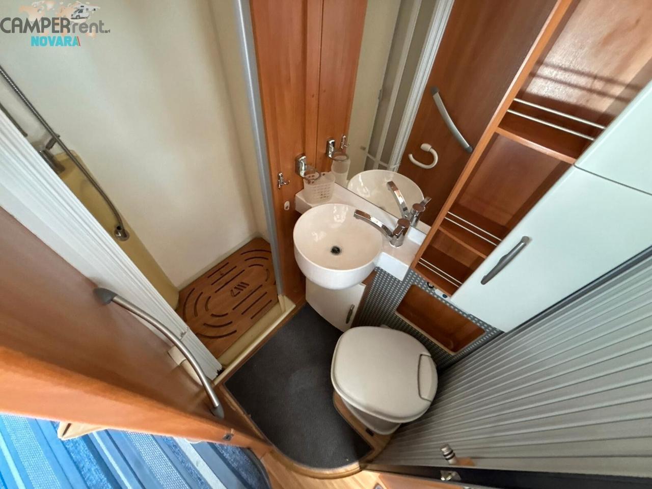 HYMER B654 SL - motorhome con letto alla francese in coda e garage foro 96x87