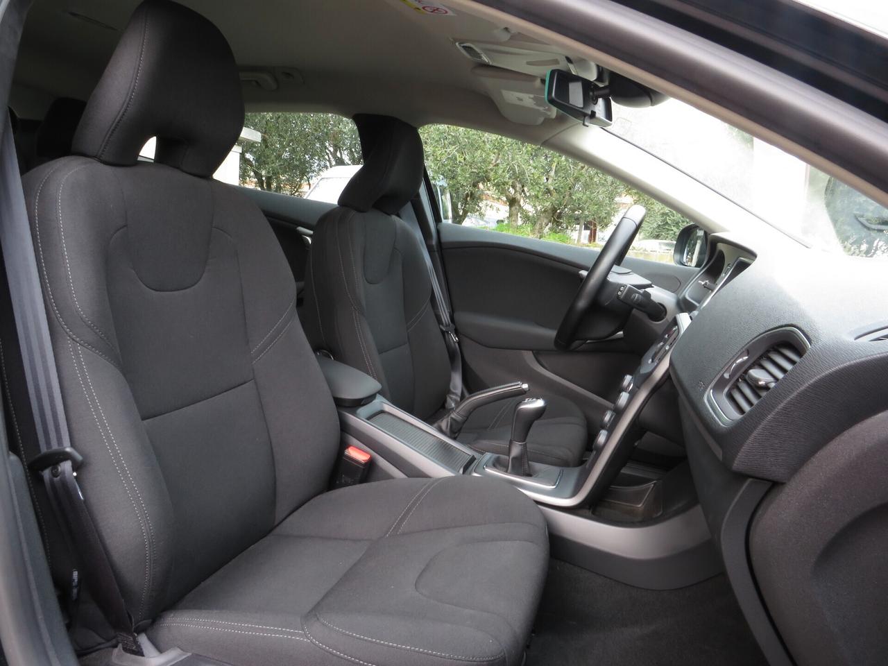 Volvo V40 2.0 d2 Business. km 49.000. fari led/doppi sensori