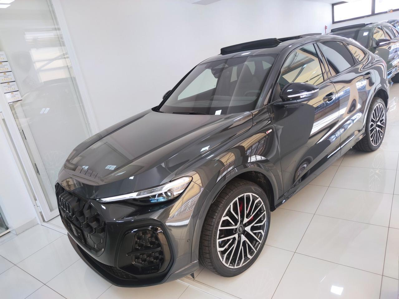 Audi Q5 40 2.0 tdi mhev 12V Identity Black quattro s-troni