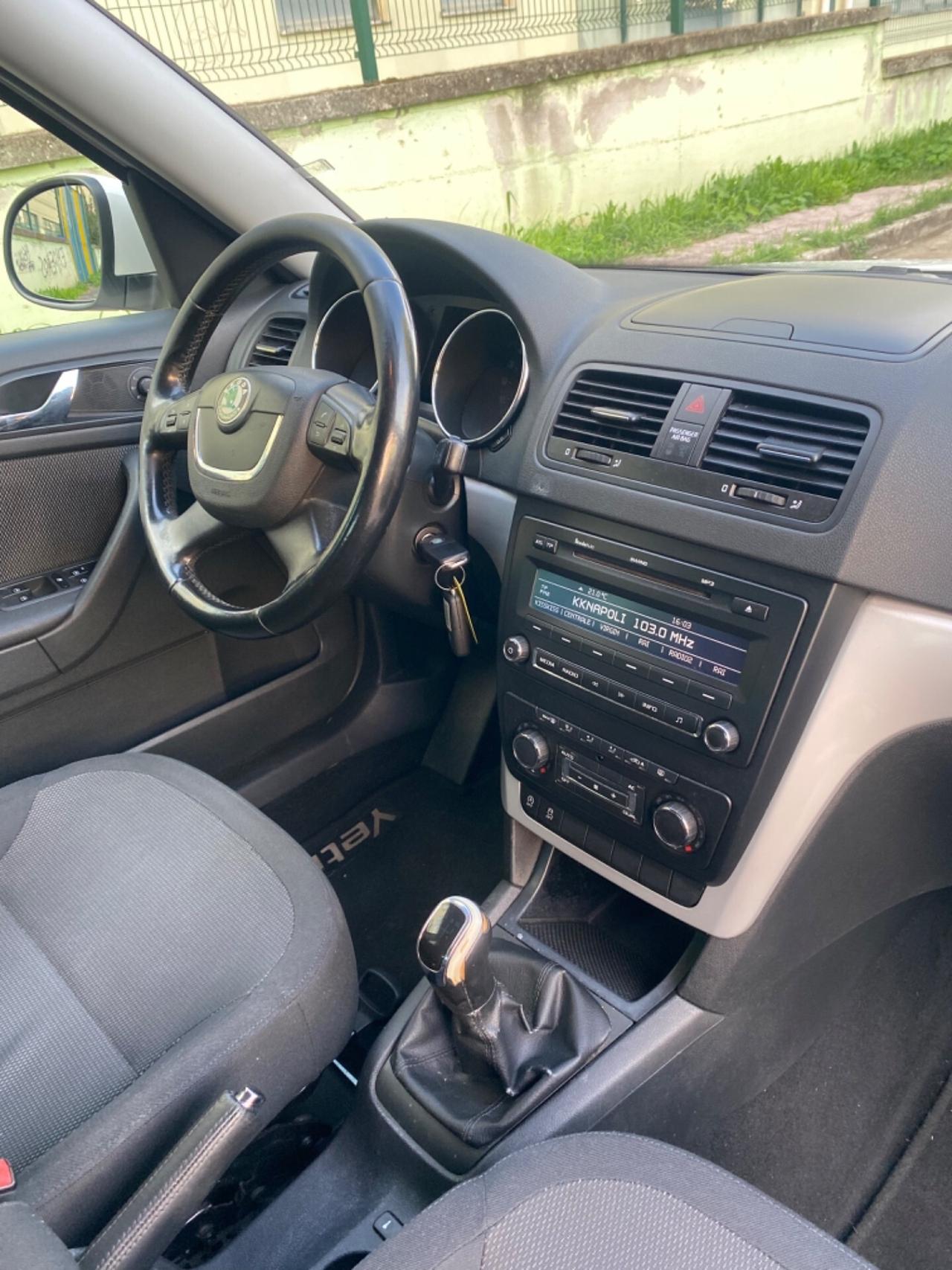 Skoda Yeti 1.6 TDI 2011 Full Optional TAGLIANDATA