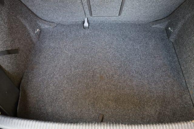 VOLKSWAGEN Golf V 1.6 Benzina 5 Porte Comfortline per NEOPATENTATI