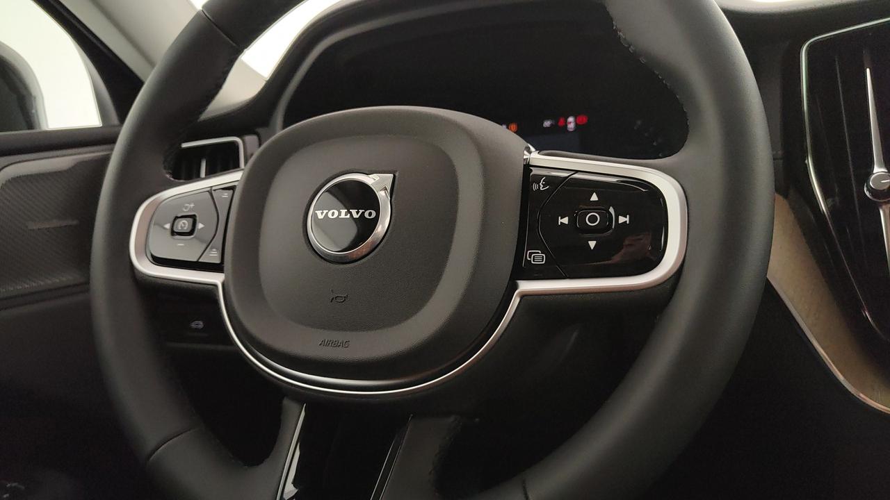 VOLVO XC60 2.0 b5 mhev Ultra Dark awd auto