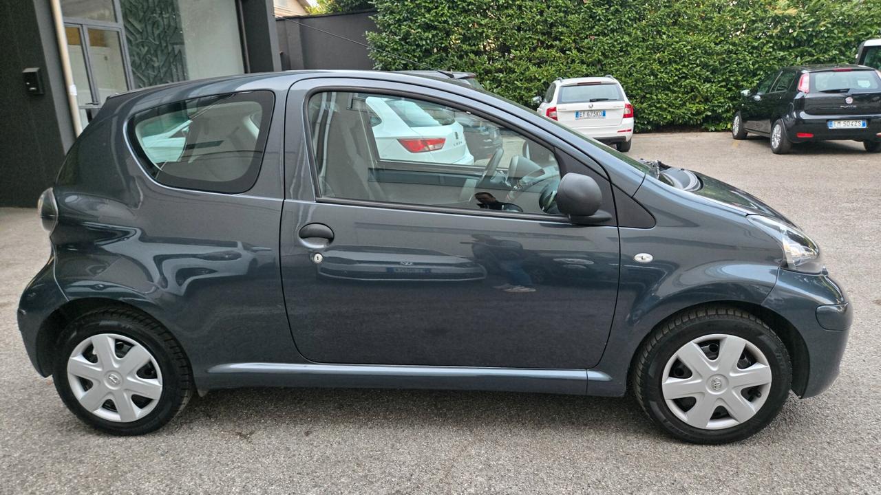 Toyota Aygo 1.0 12V VVT-i 3 porte Now Connect