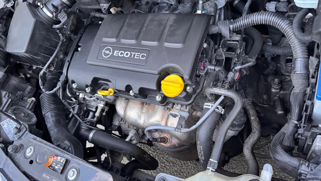 Opel Corsa 1.2 Coupé b-Color Unico prop