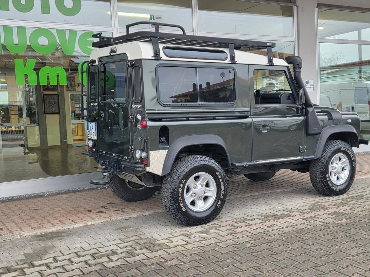 Land Rover Defender 90 2.4 TD4 Station Wagon E