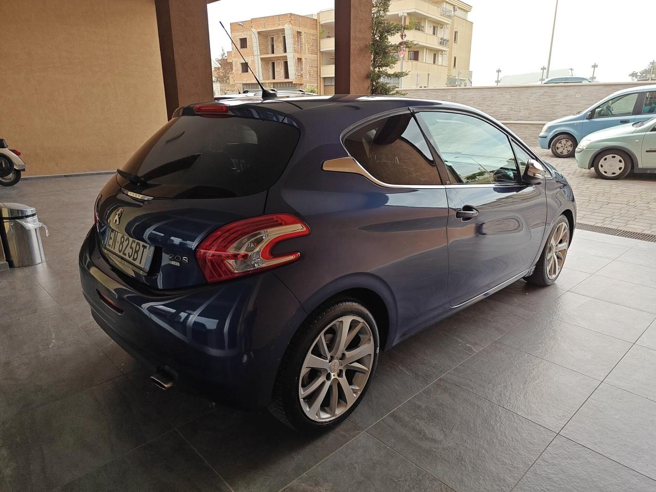 Peugeot 208 1.6 e-HDi 92 CV Stop&Start 3 porte Allure