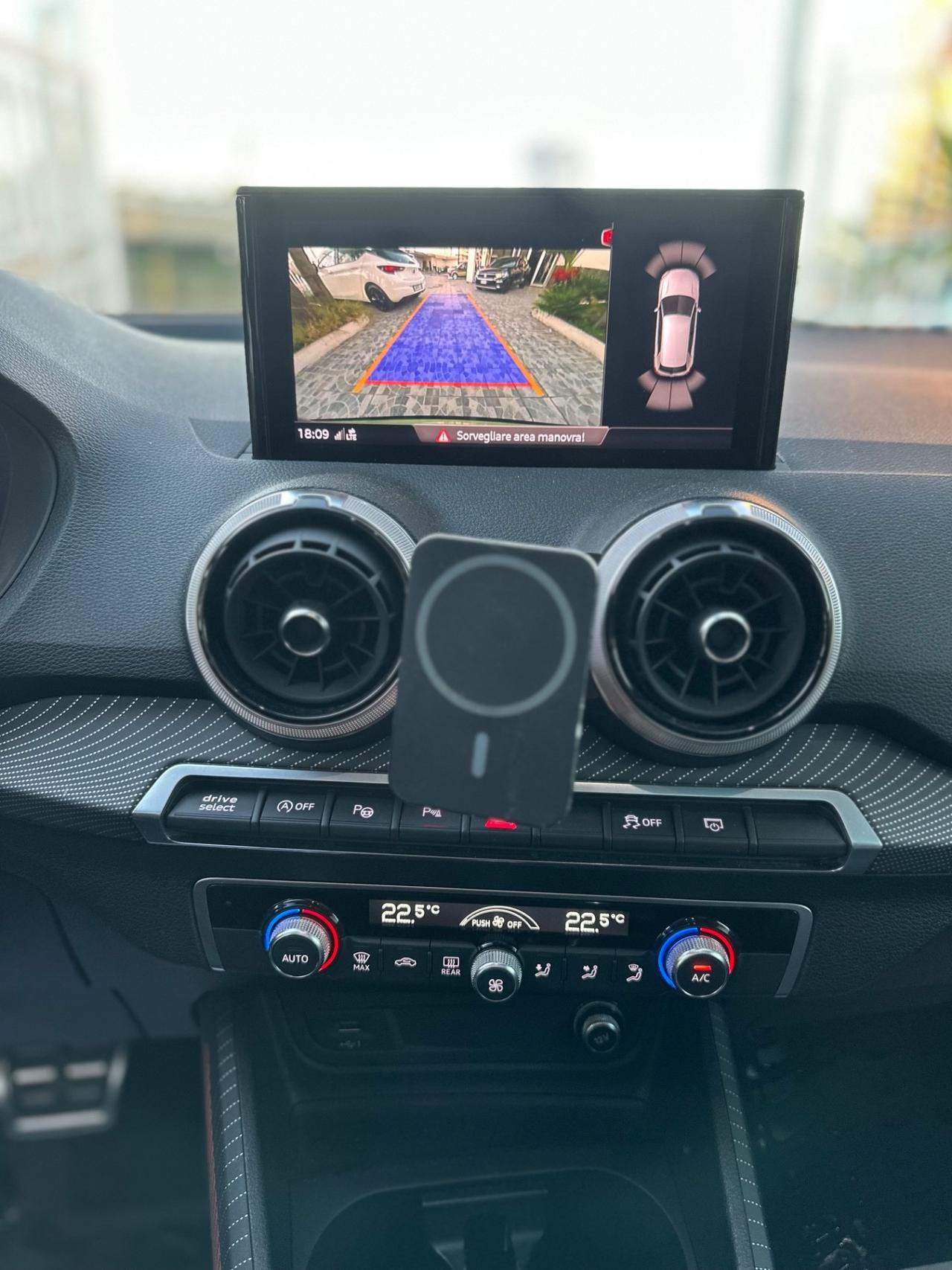 Audi Q2 35 TDI S tronic Identity Black