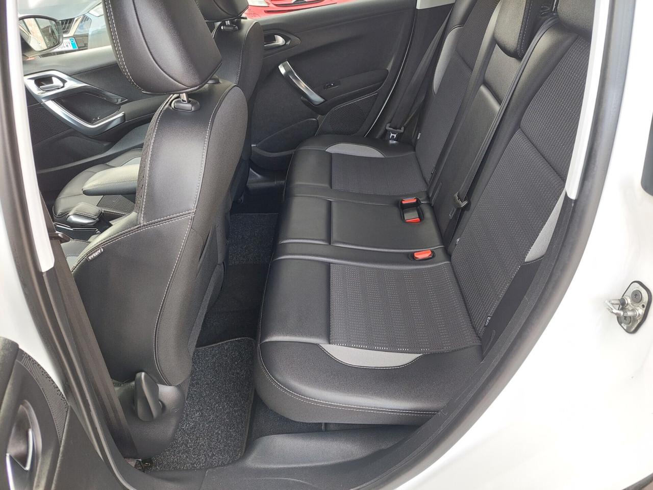 Peugeot 2008 BlueHDi 100cv Allure