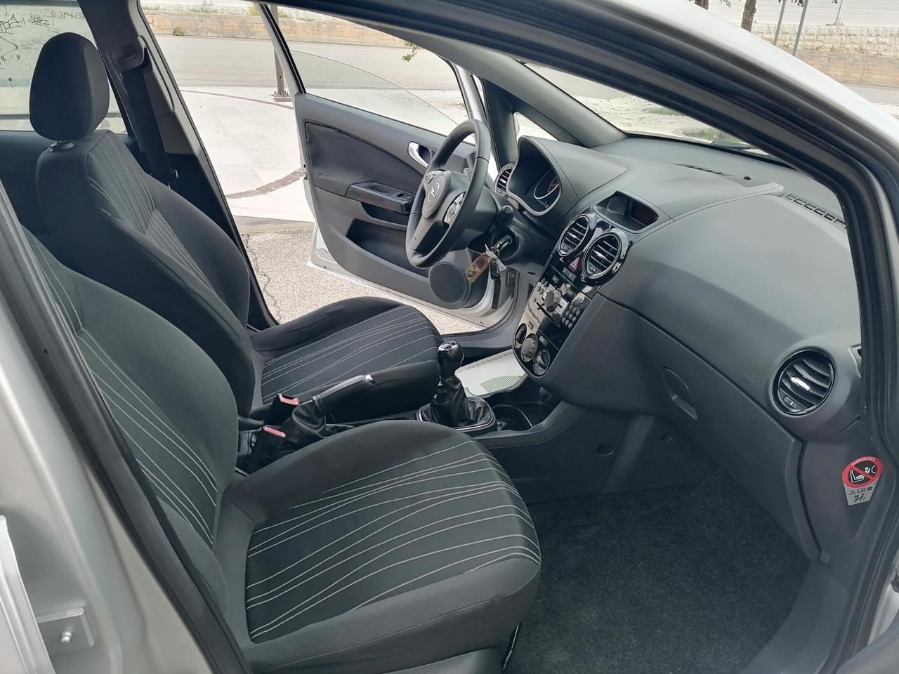 Opel Corsa 1.2 benzina 5 porte COSMO 2011