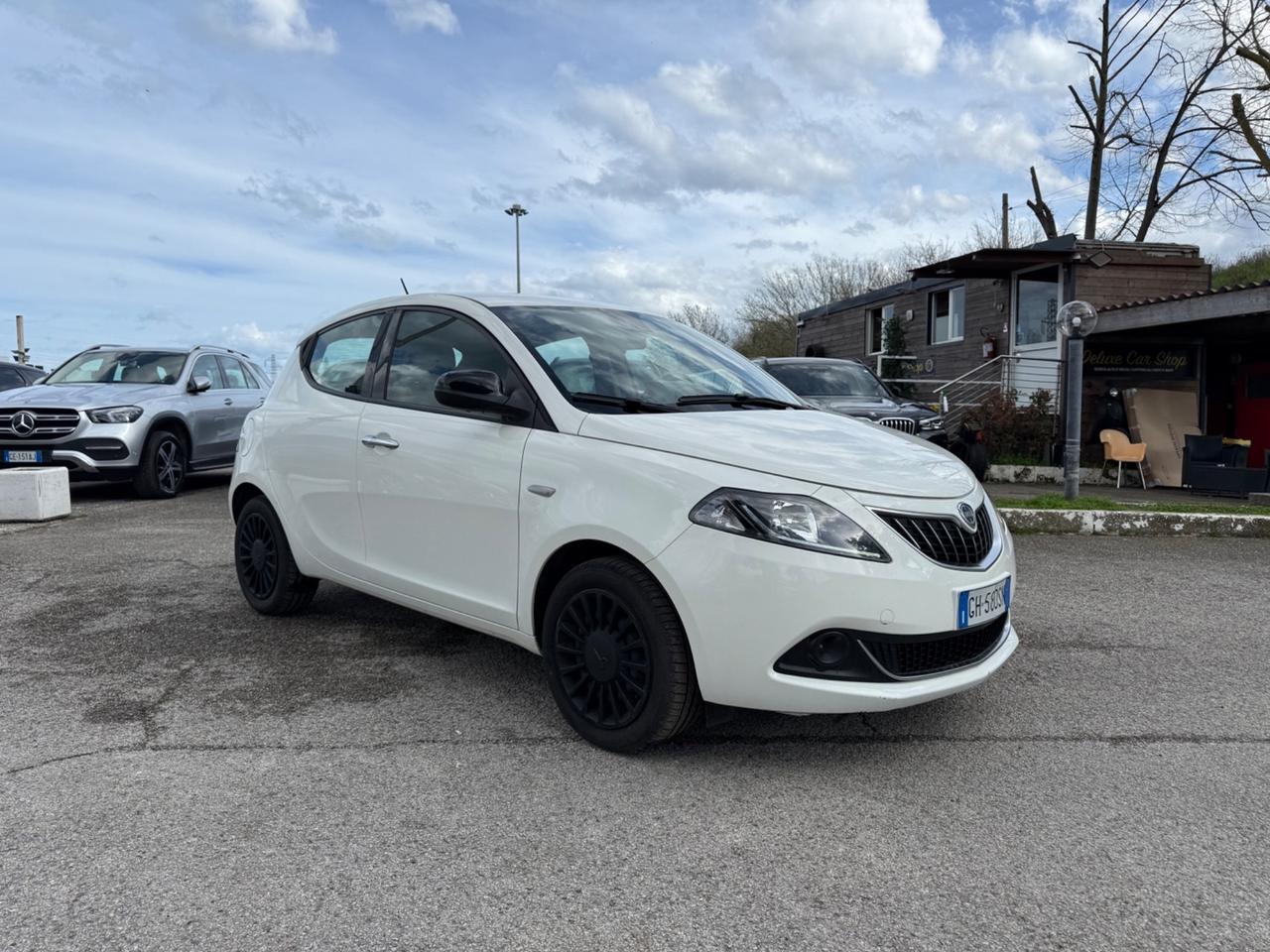 Lancia Ypsilon 1.0 FireFly 5 porte S&S Hybrid Ecochic Silver