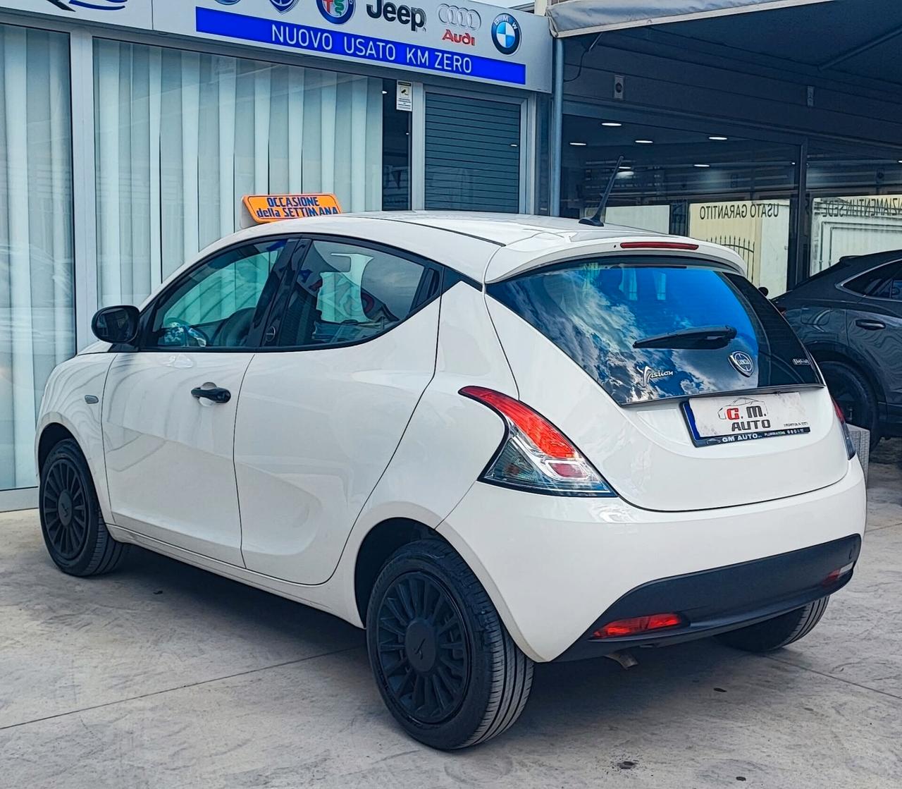 Lancia Ypsilon 1.0 Hybrid Ecochic silver 11/2020