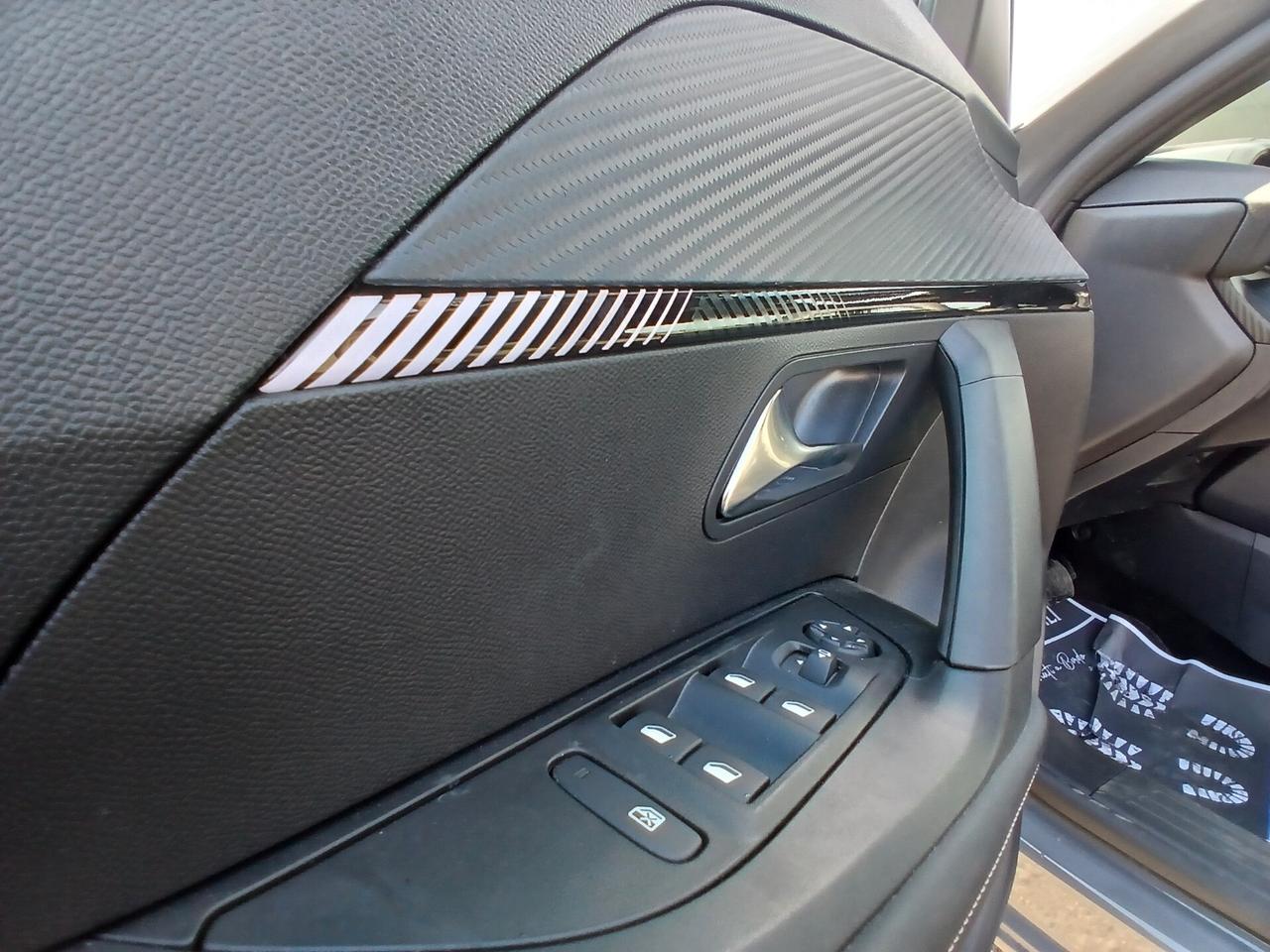 Peugeot 2008 Hybrid 145 e-DCS6 Allure