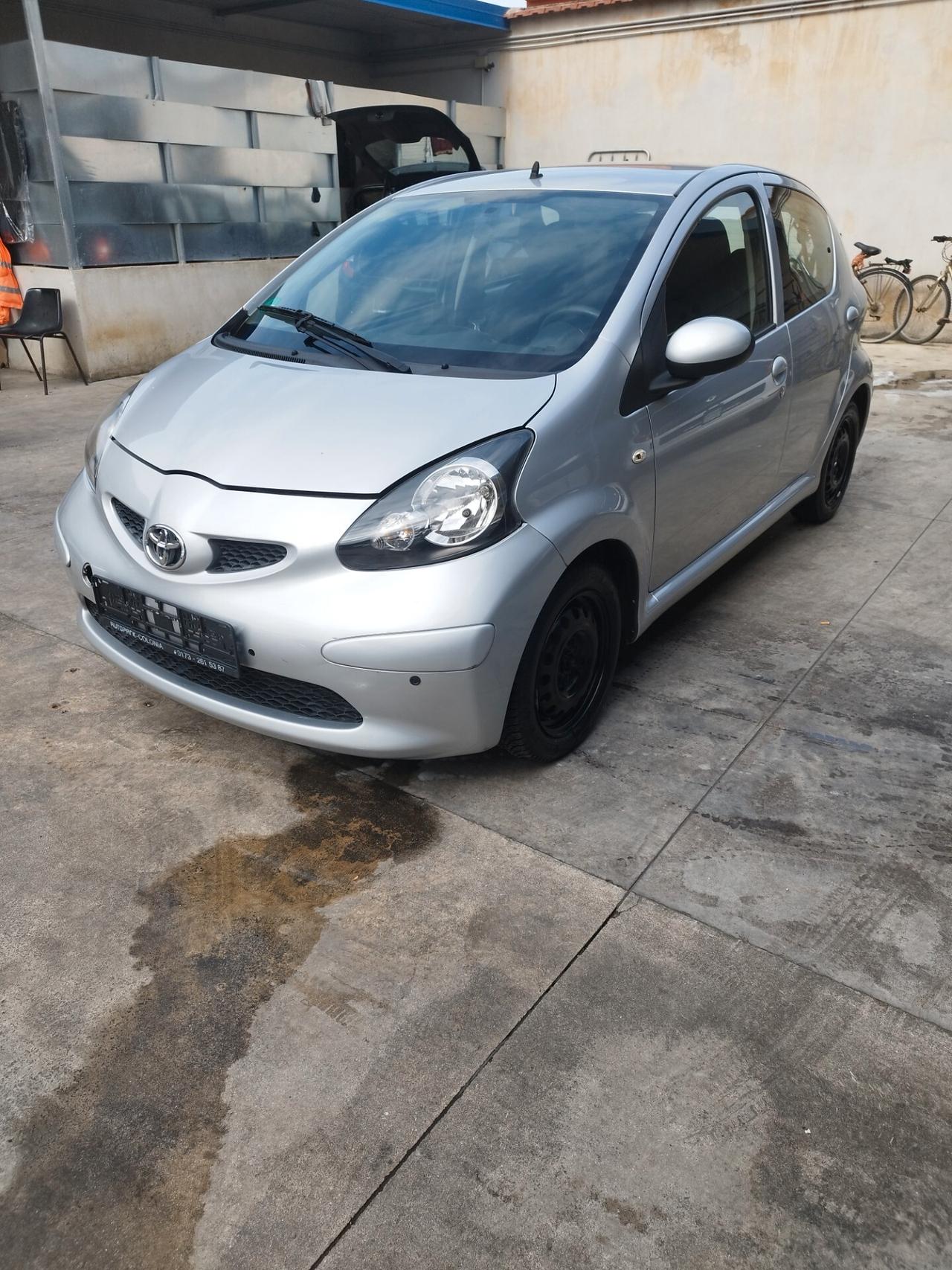 Toyota Aygo 1.0 VVT-i 69 CV 5 porte x-cool