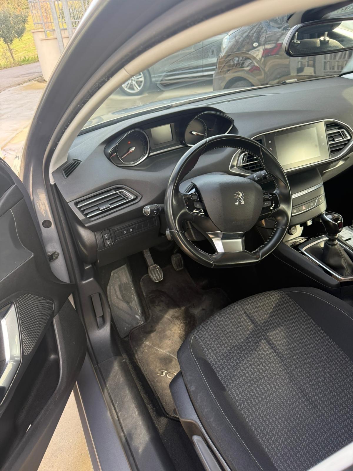 Peugeot 308 BlueHDi 120 S&S EAT6 Allure