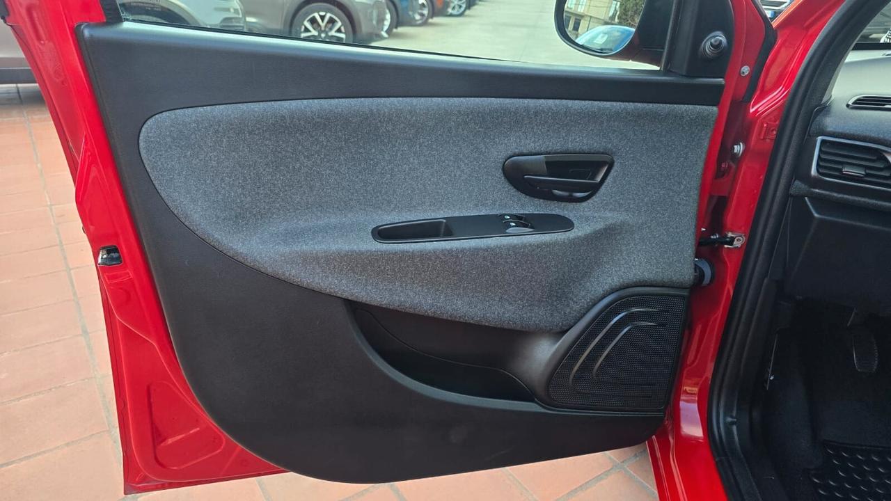 Lancia Ypsilon 1.0 FireFly 5 porte S&S Hybrid Ecochic Silver