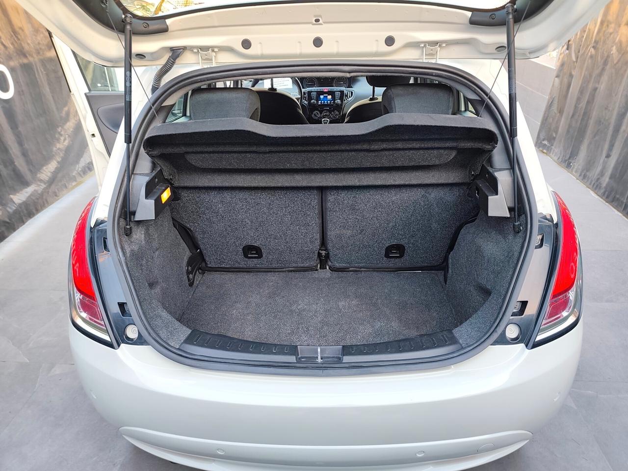 Lancia Ypsilon 1.2 BENZINA KM 68000 Platinum