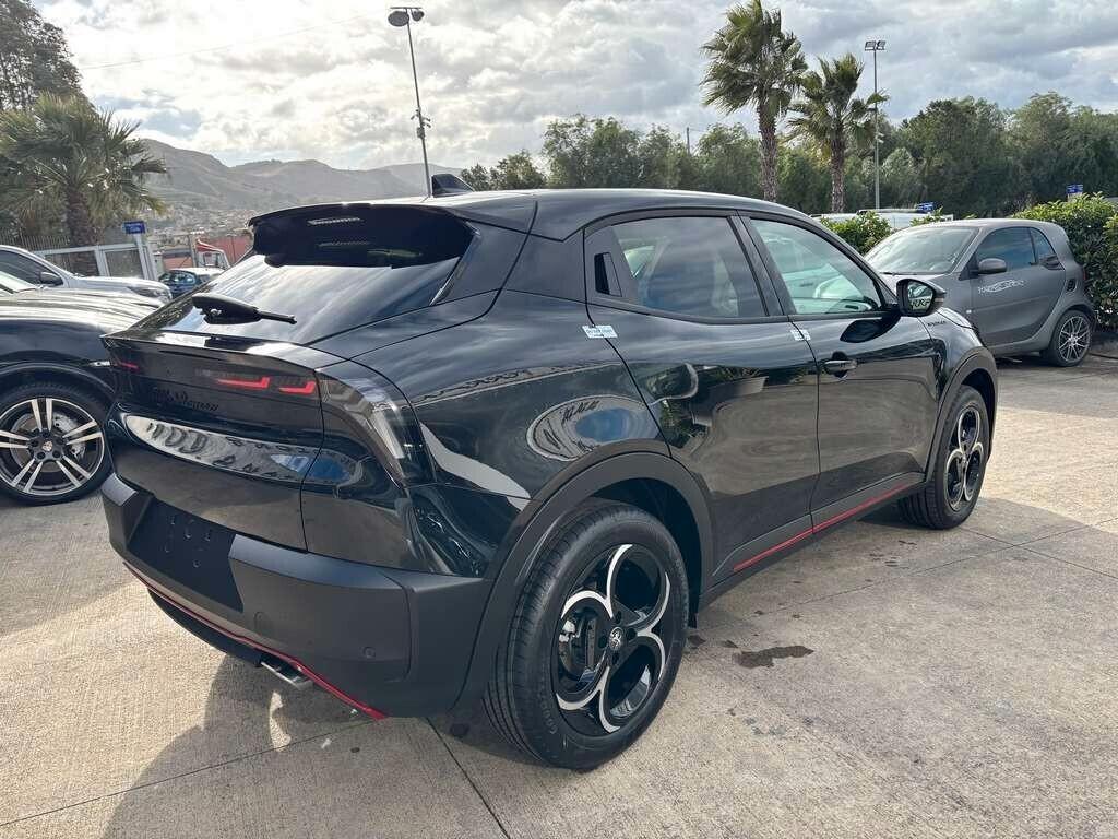 Alfa Romeo Junior 1.2 136 CV Hybrid eDCT6 Speciale KM 0 IVA ESPOSTA Tua a soli 269 Euro al mese