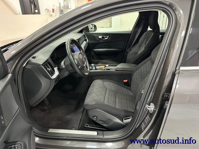 VOLVO V60 B4 (d) automatico Ultimate Dark