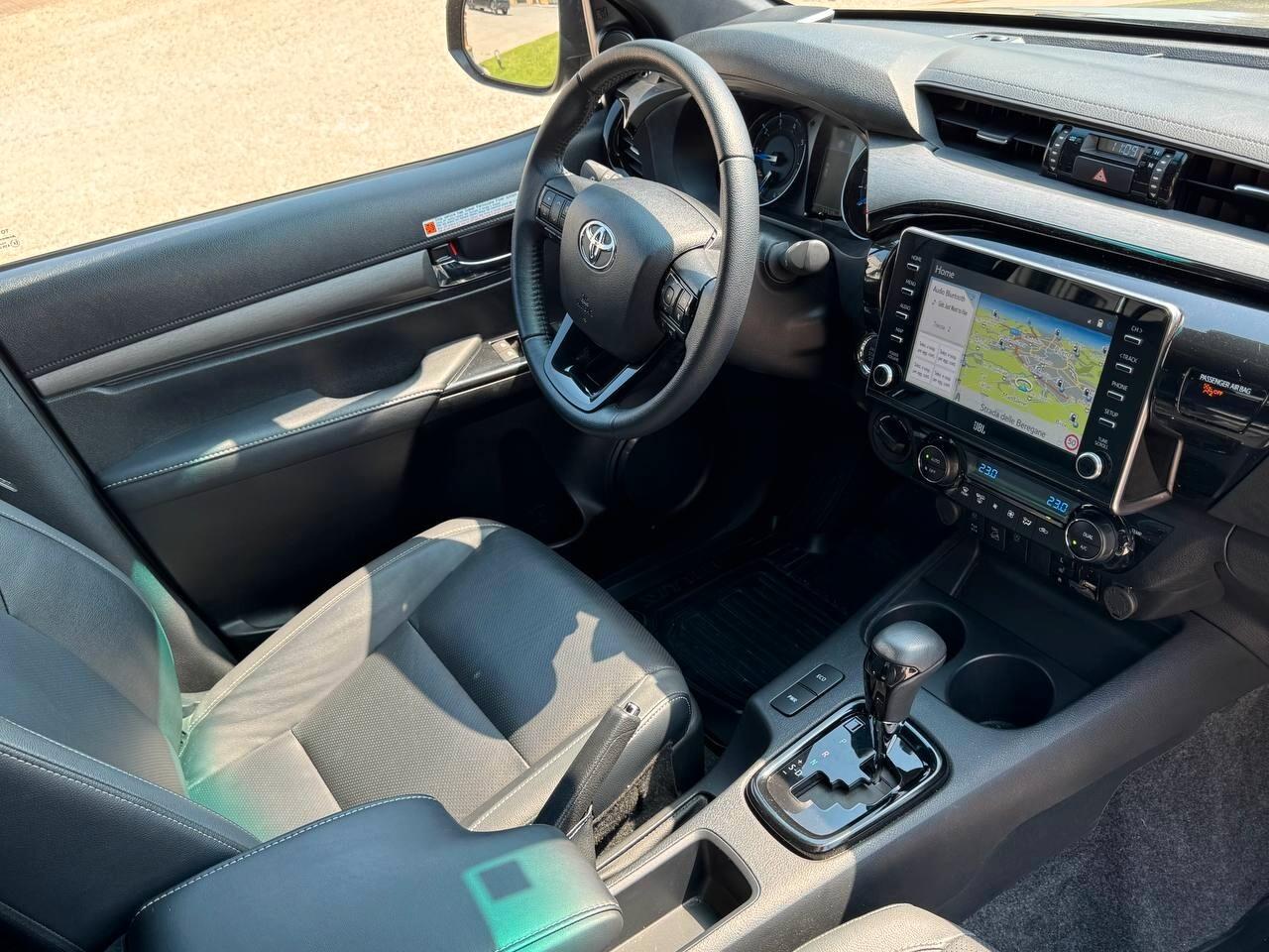 Toyota Hilux 2.4 D-4D A/T 4WD 4 porte Double Cab Invincible