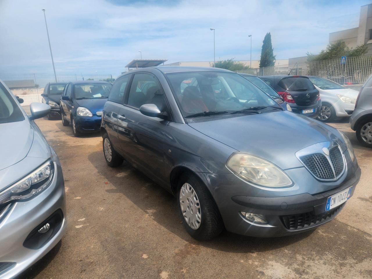 Lancia Ypsilon 1.2 16V Platino