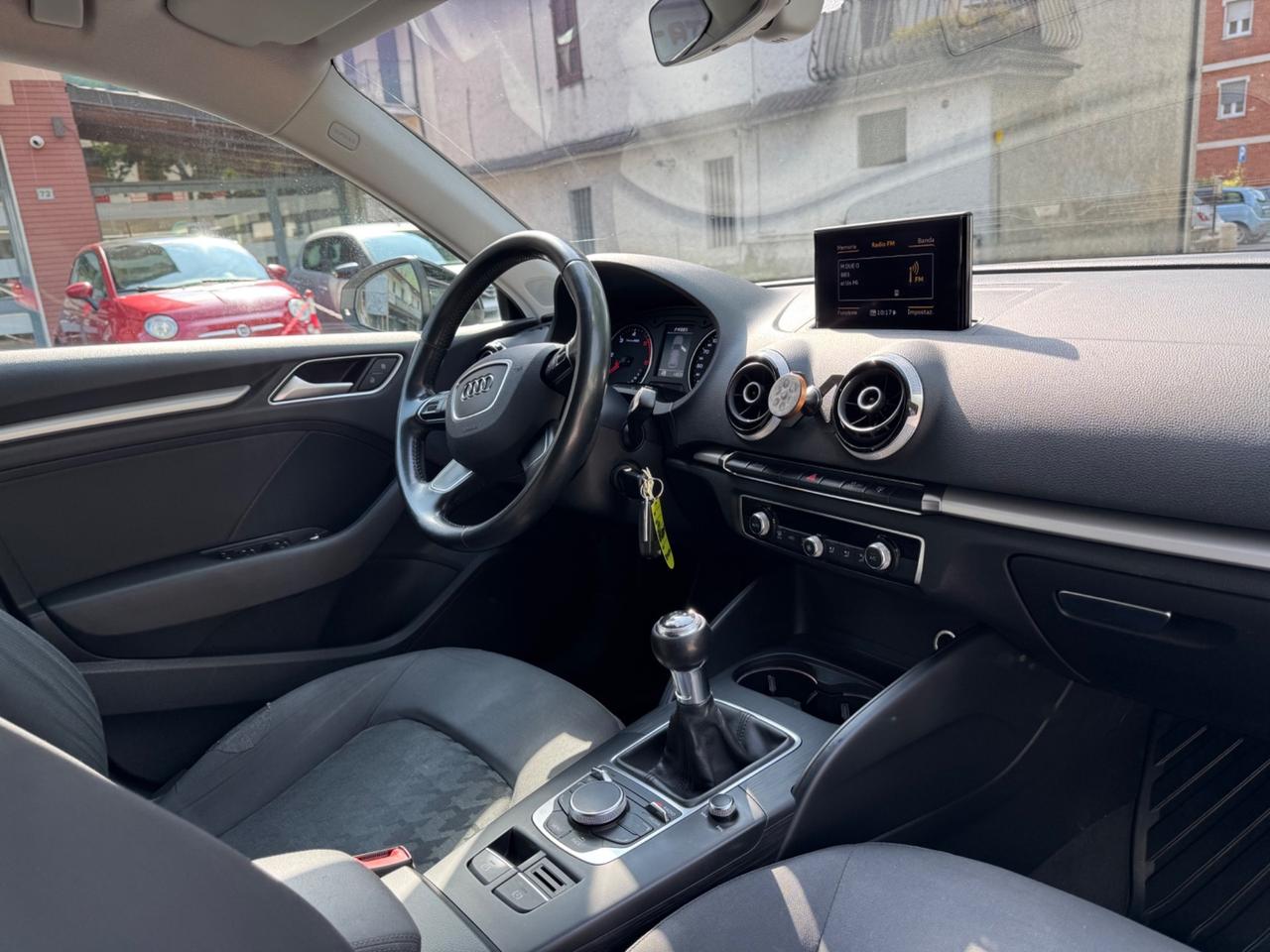 Audi A3 SPB 1.6 TDI Sport - SENSORI PER IL PARCHEGGIO - VETRI OSCURATI