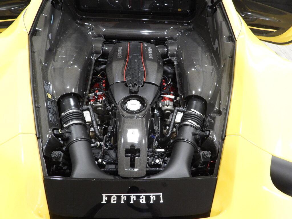 Ferrari 488 Coupe 3.9 Pista F1